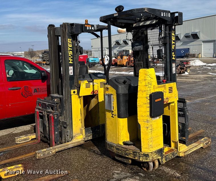 image for item FB0693 (3) Hyster 40 forklifts