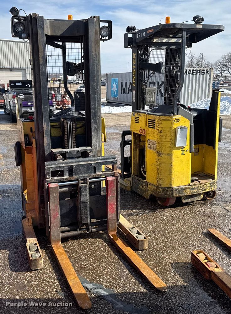 image for item FB0693 (3) Hyster 40 forklifts
