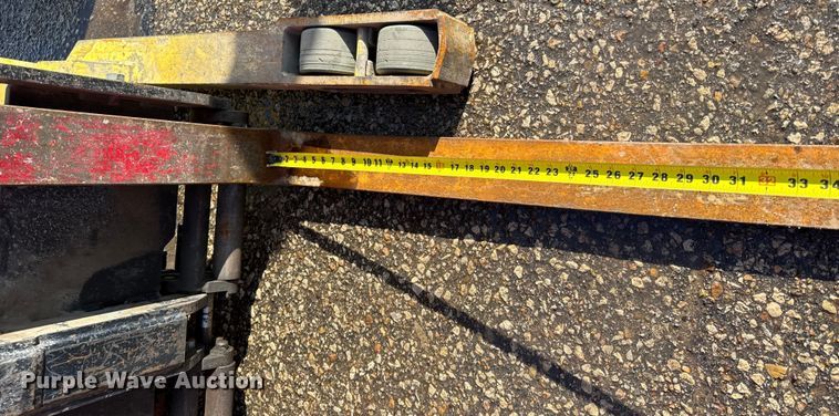 image for item FB0693 (3) Hyster 40 forklifts