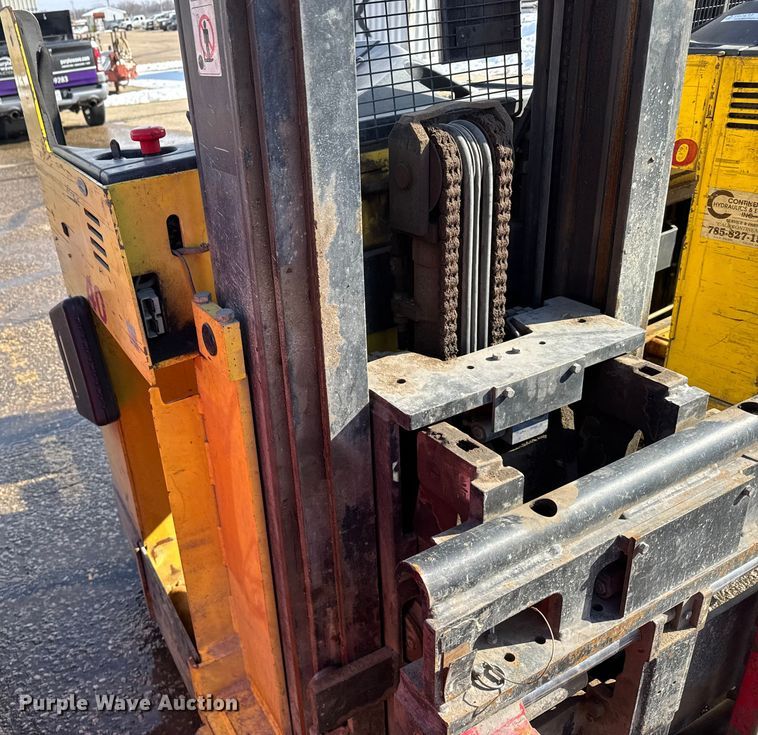 image for item FB0693 (3) Hyster 40 forklifts