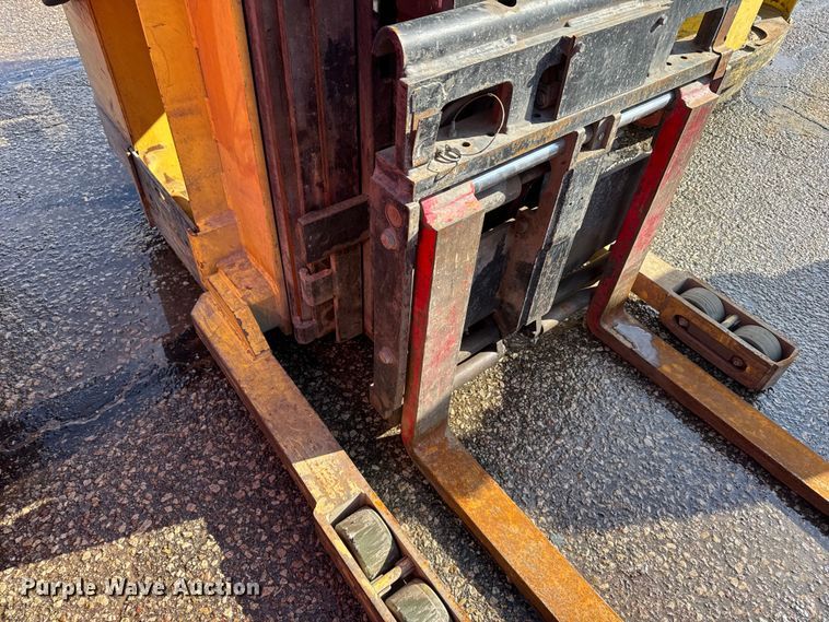 image for item FB0693 (3) Hyster 40 forklifts