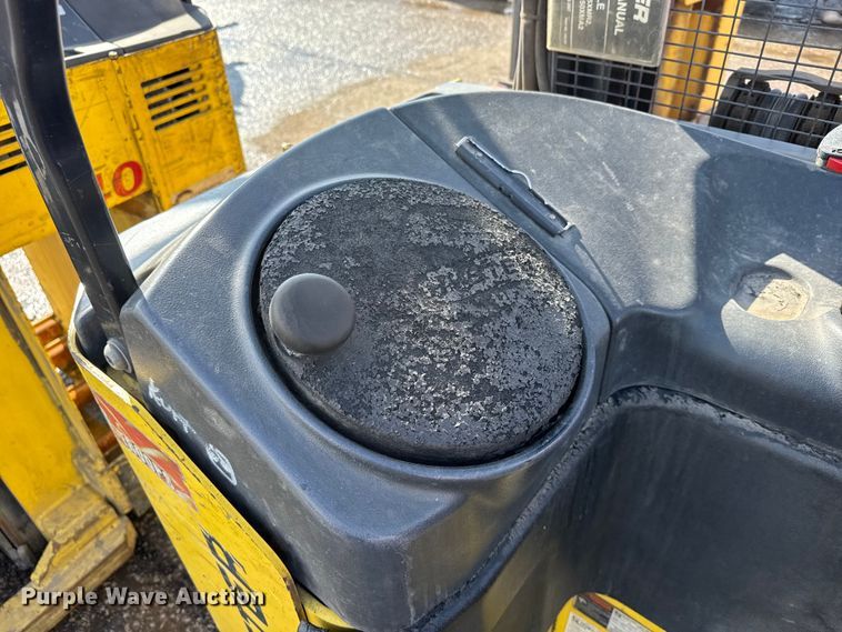 image for item FB0693 (3) Hyster 40 forklifts