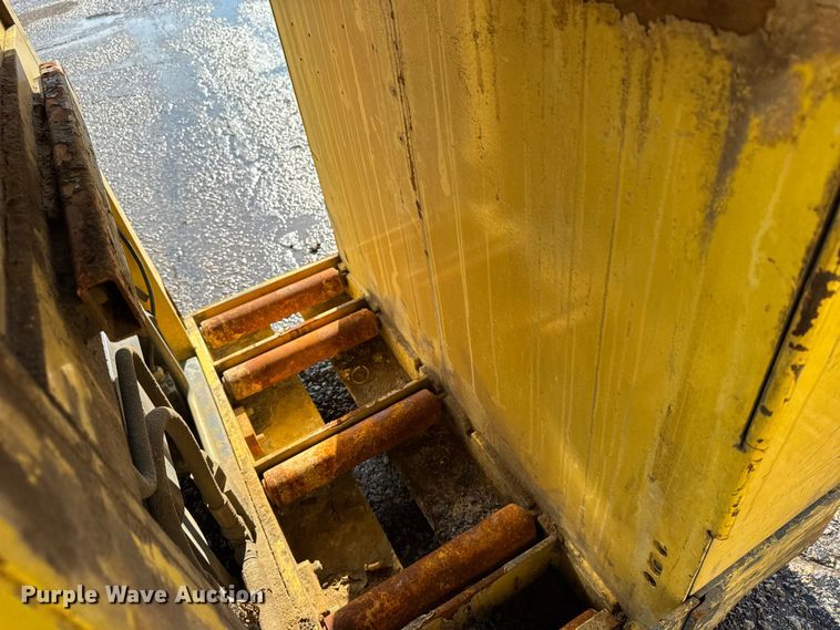 image for item FB0693 (3) Hyster 40 forklifts