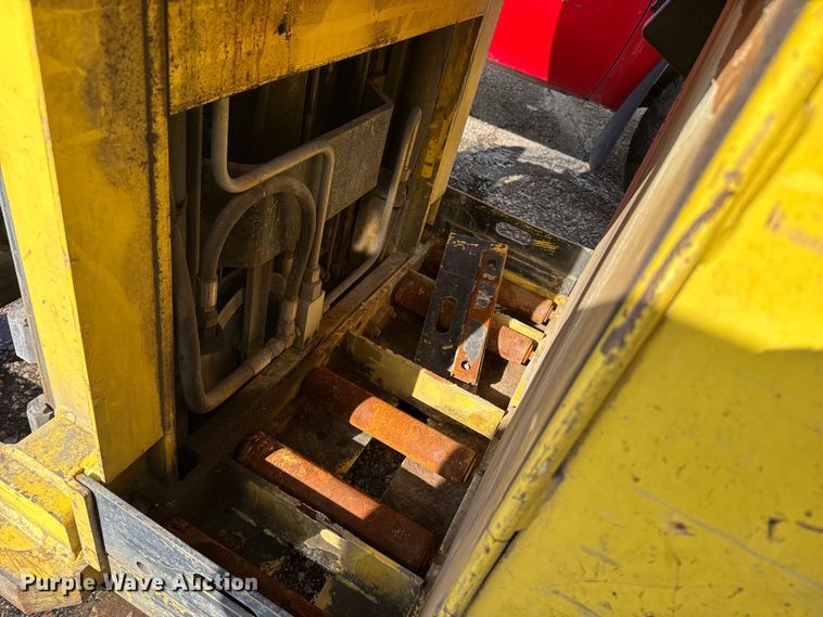 image for item FB0693 (3) Hyster 40 forklifts