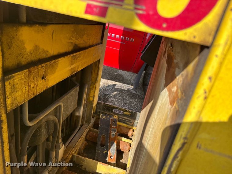 image for item FB0693 (3) Hyster 40 forklifts