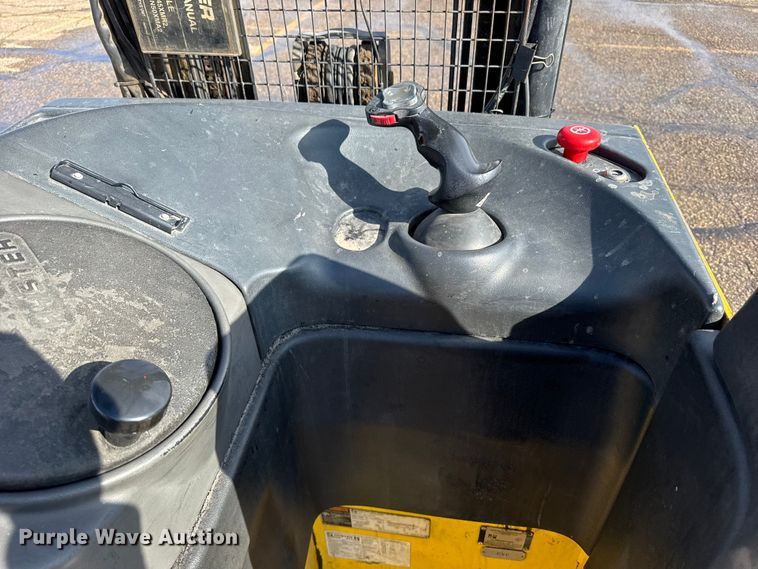 image for item FB0693 (3) Hyster 40 forklifts