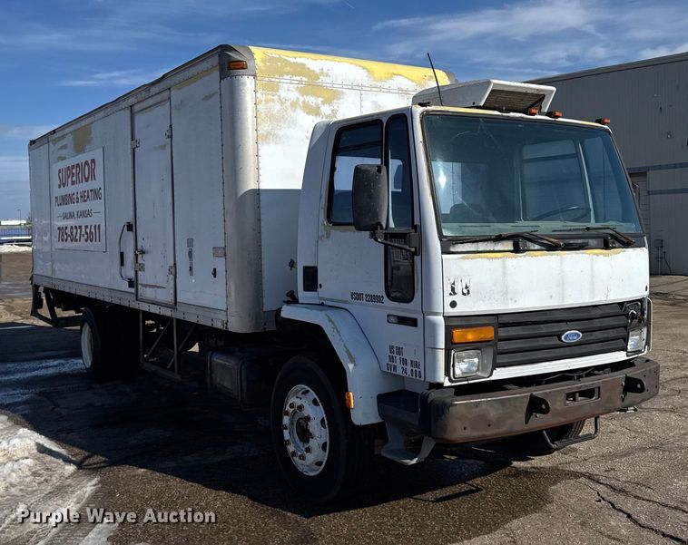 image for item FB0700 1989 Ford CF7000 box truck