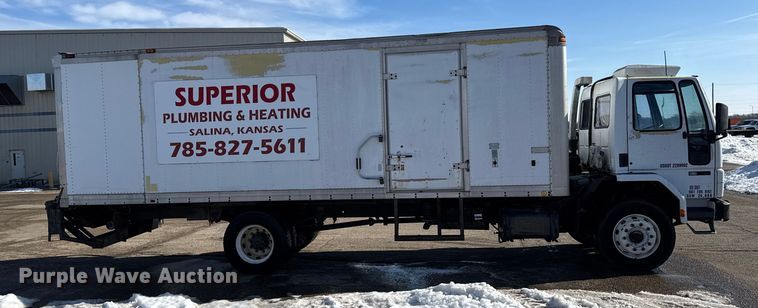 image for item FB0700 1989 Ford CF7000 box truck