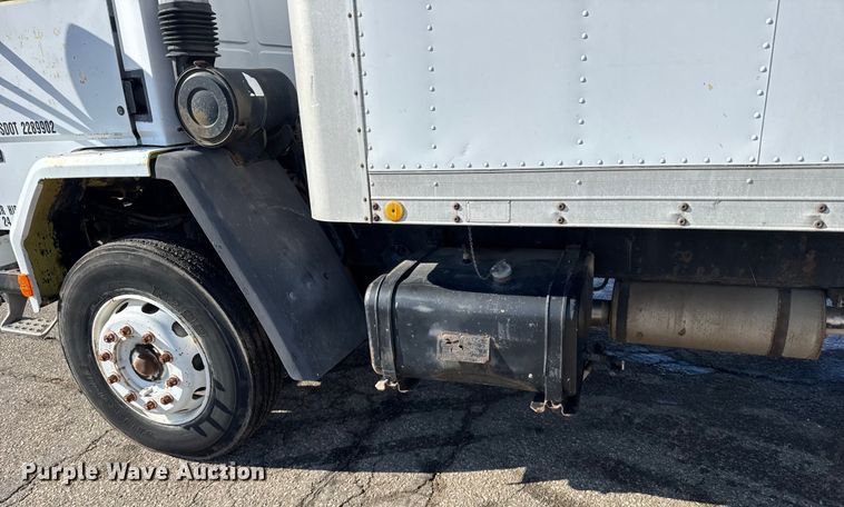 image for item FB0700 1989 Ford CF7000 box truck