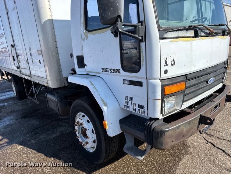 image for item FB0700 1989 Ford CF7000 box truck