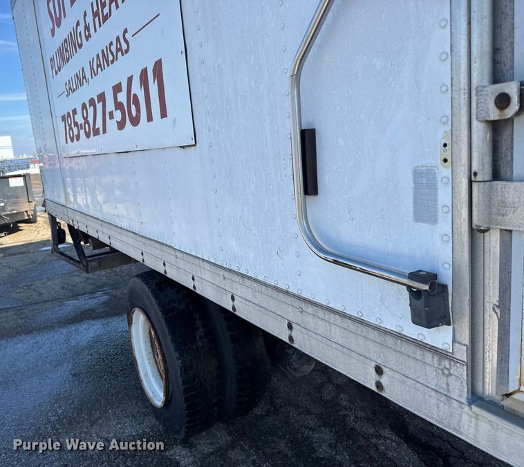 image for item FB0700 1989 Ford CF7000 box truck