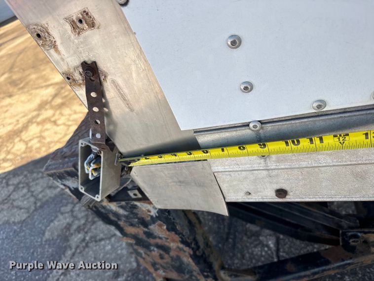 image for item FB0700 1989 Ford CF7000 box truck