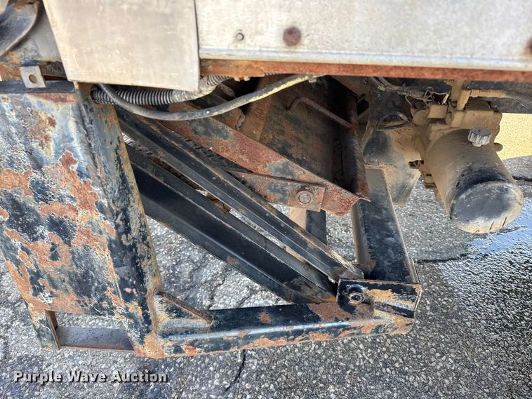 image for item FB0700 1989 Ford CF7000 box truck