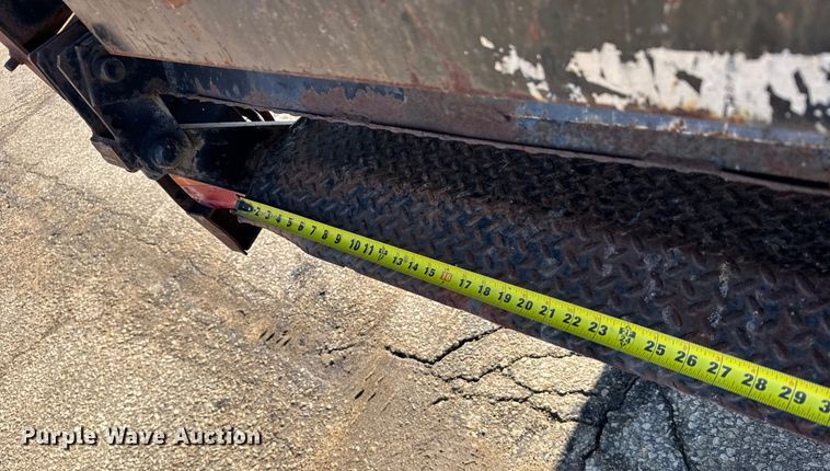 image for item FB0700 1989 Ford CF7000 box truck