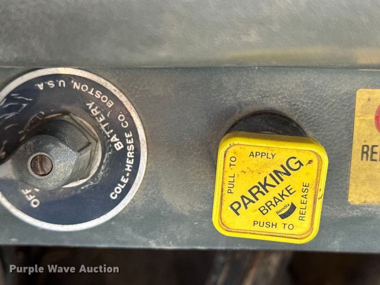 image for item FB0700 1989 Ford CF7000 box truck