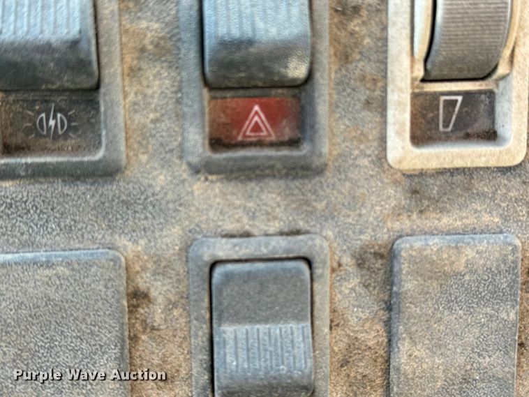 image for item FB0700 1989 Ford CF7000 box truck