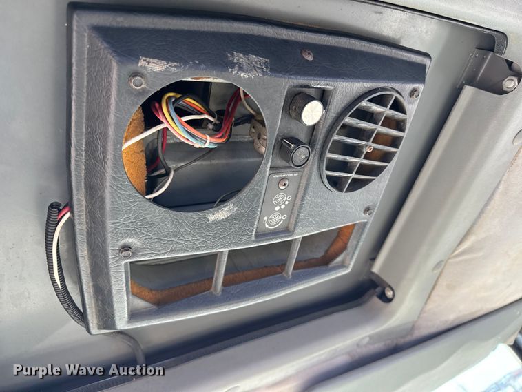 image for item FB0700 1989 Ford CF7000 box truck