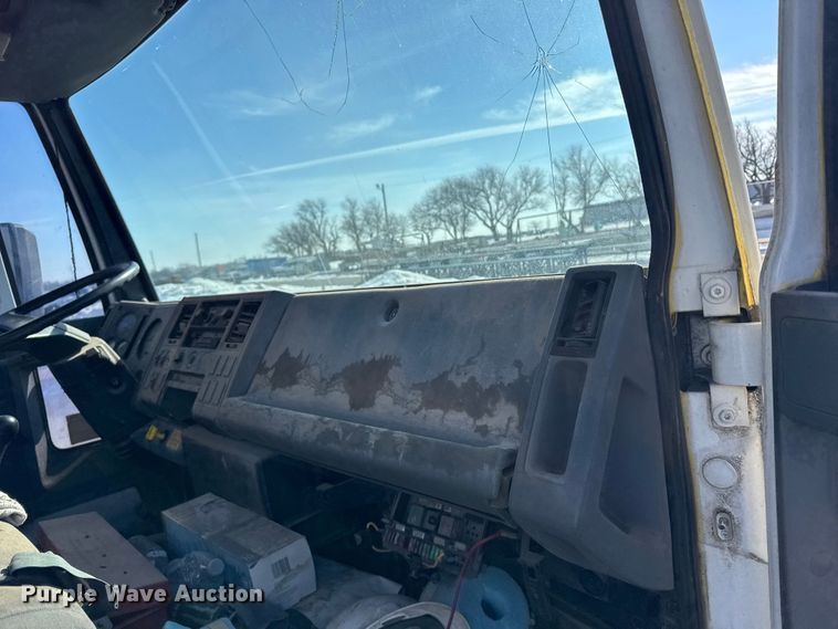 image for item FB0700 1989 Ford CF7000 box truck