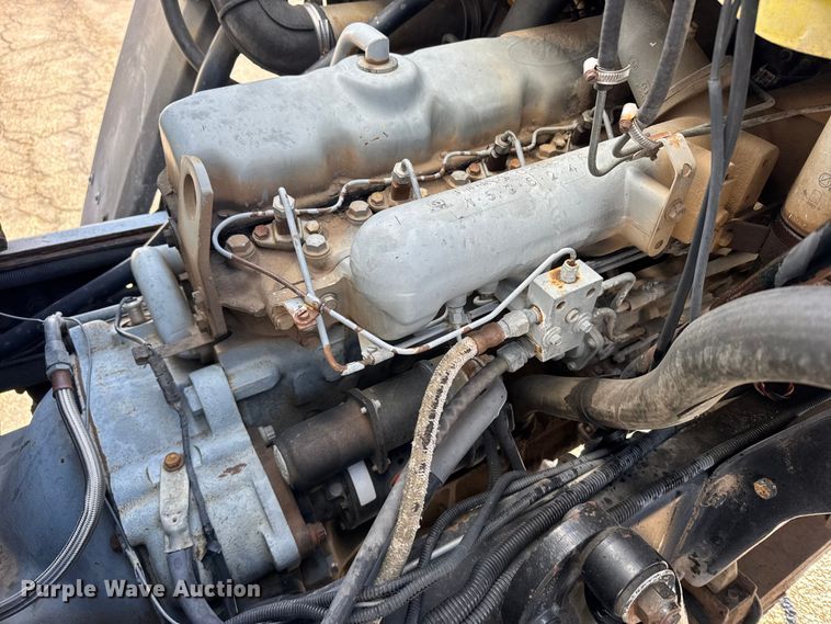 image for item FB0700 1989 Ford CF7000 box truck