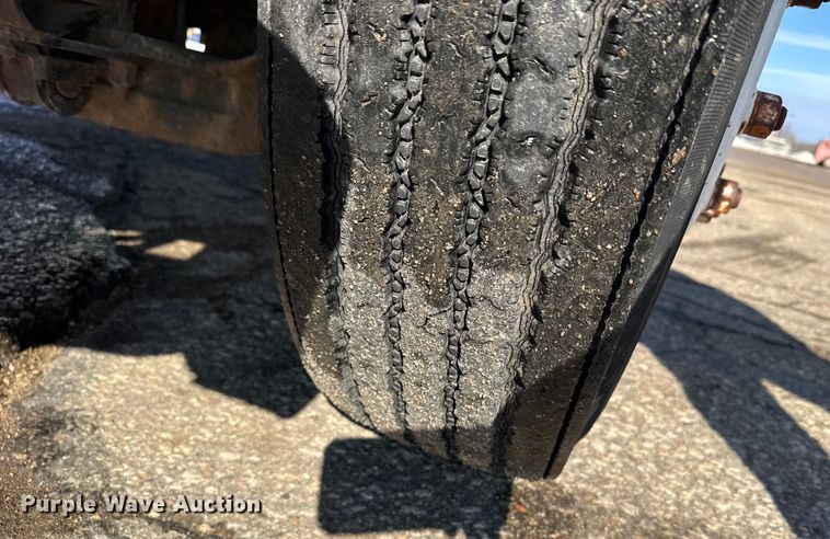 image for item FB0700 1989 Ford CF7000 box truck