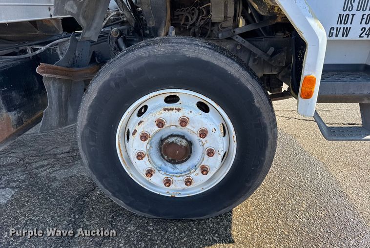 image for item FB0700 1989 Ford CF7000 box truck