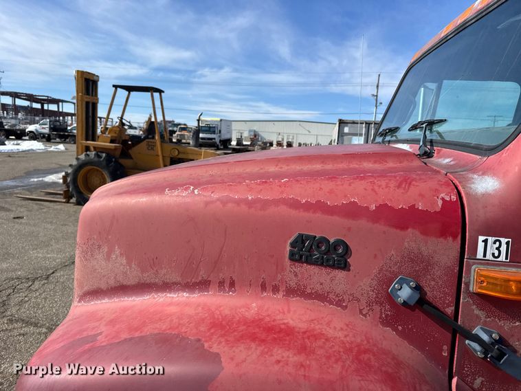 image for item FB0701 1995 International 4700 dump truck