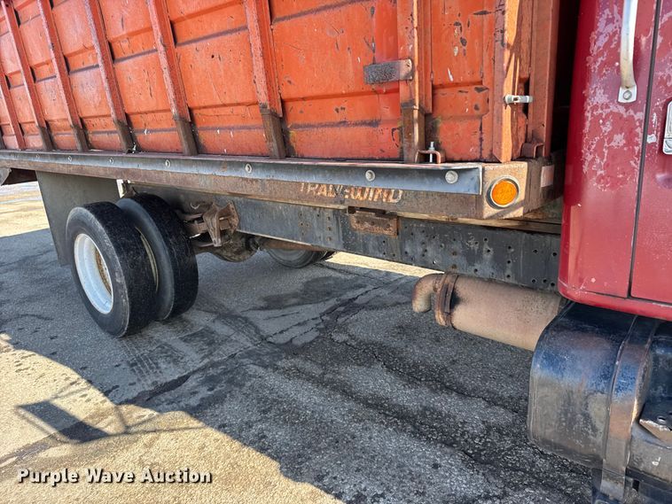 image for item FB0701 1995 International 4700 dump truck