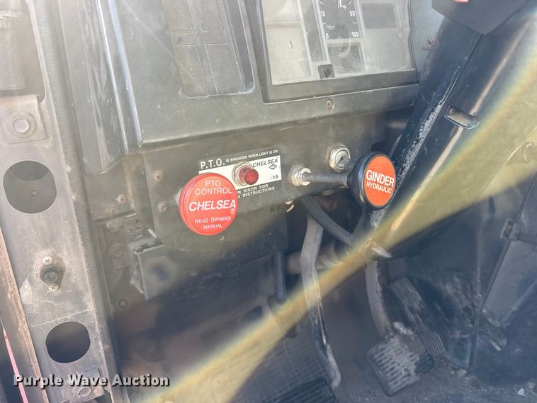 image for item FB0701 1995 International 4700 dump truck