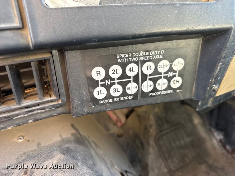 image for item FB0701 1995 International 4700 dump truck