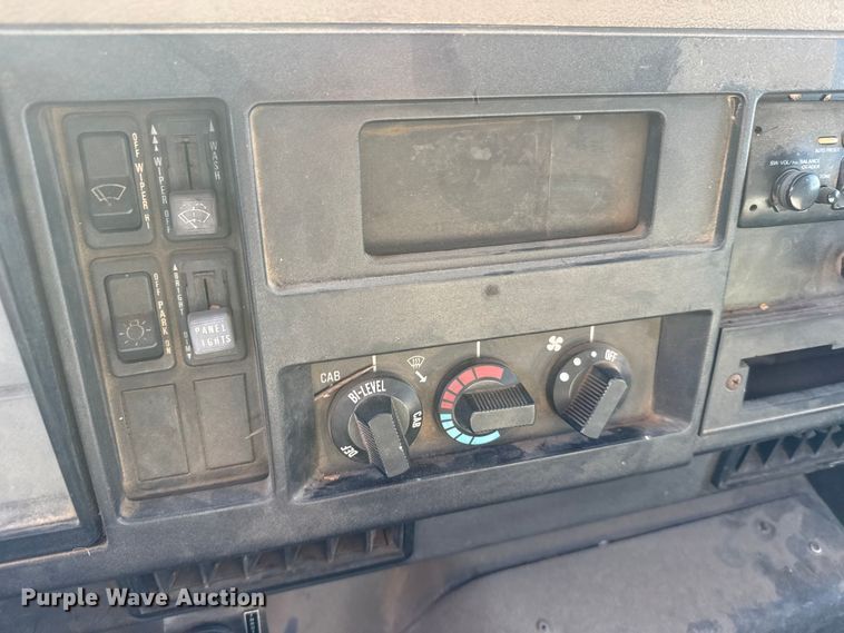 image for item FB0701 1995 International 4700 dump truck