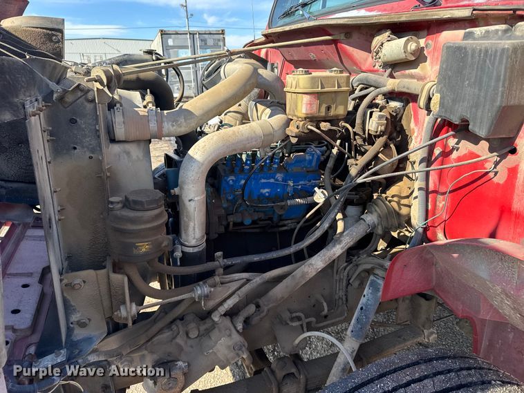 image for item FB0701 1995 International 4700 dump truck