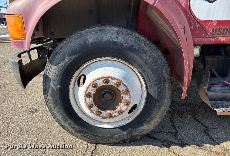 image for item FB0701 1995 International 4700 dump truck