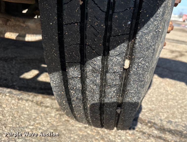 image for item FB0701 1995 International 4700 dump truck