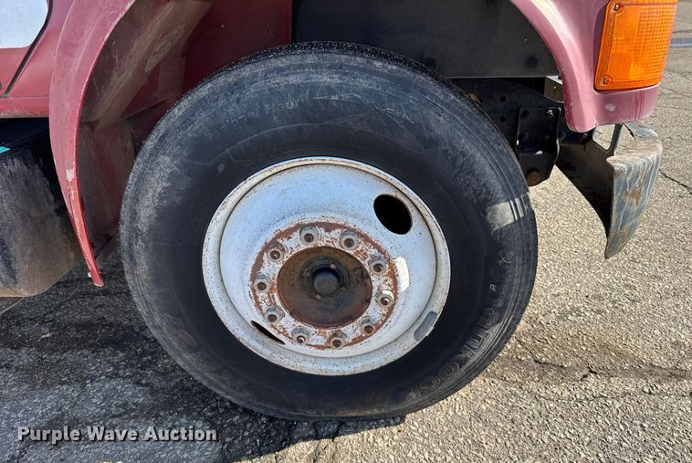 image for item FB0701 1995 International 4700 dump truck