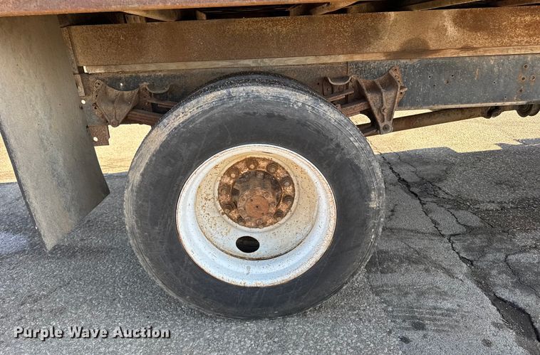 image for item FB0701 1995 International 4700 dump truck