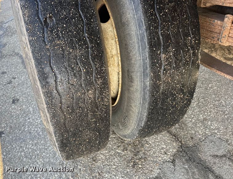 image for item FB0701 1995 International 4700 dump truck