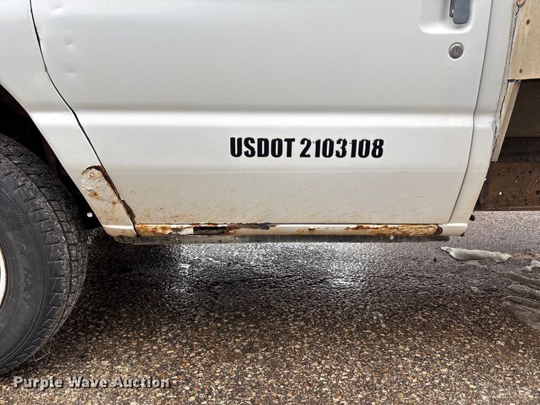 image for item FB0707 2002 Ford E350 box truck