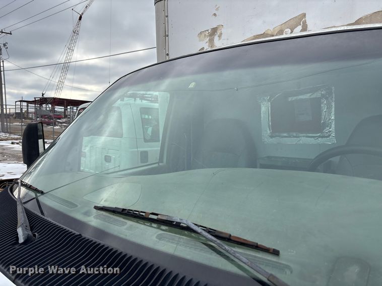 image for item FB0707 2002 Ford E350 box truck