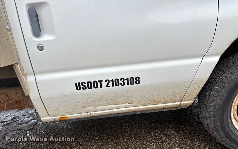 image for item FB0707 2002 Ford E350 box truck