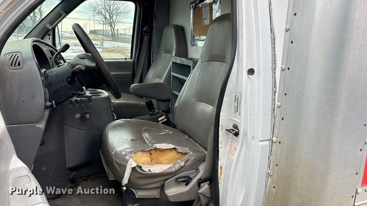 image for item FB0707 2002 Ford E350 box truck