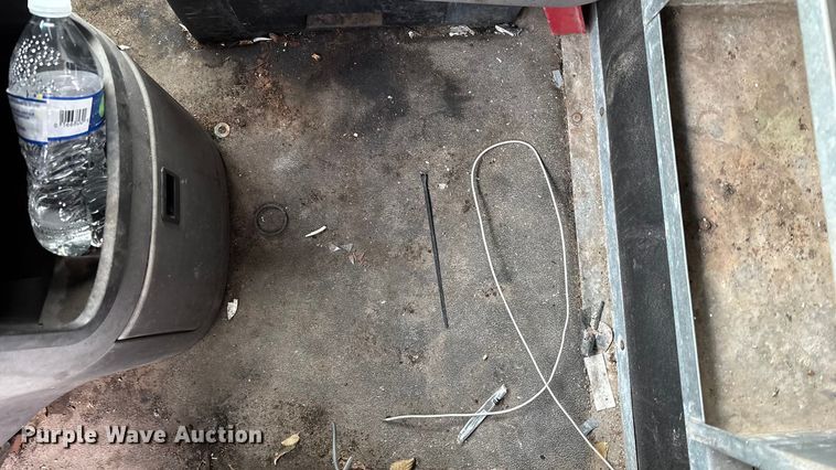 image for item FB0707 2002 Ford E350 box truck