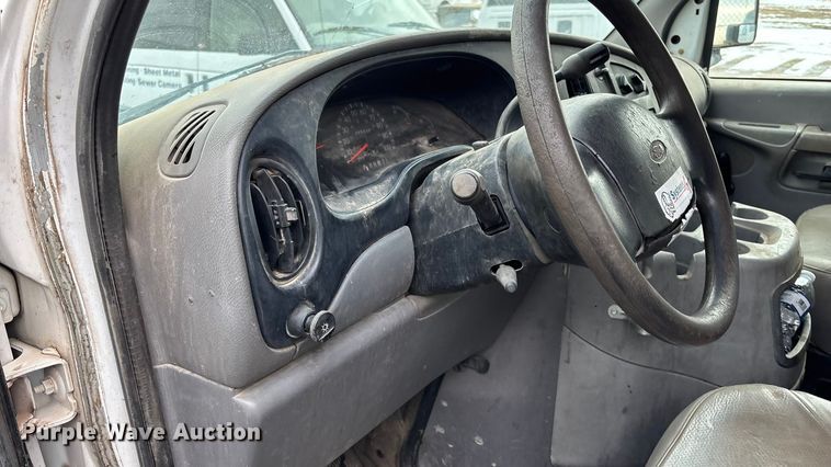 image for item FB0707 2002 Ford E350 box truck