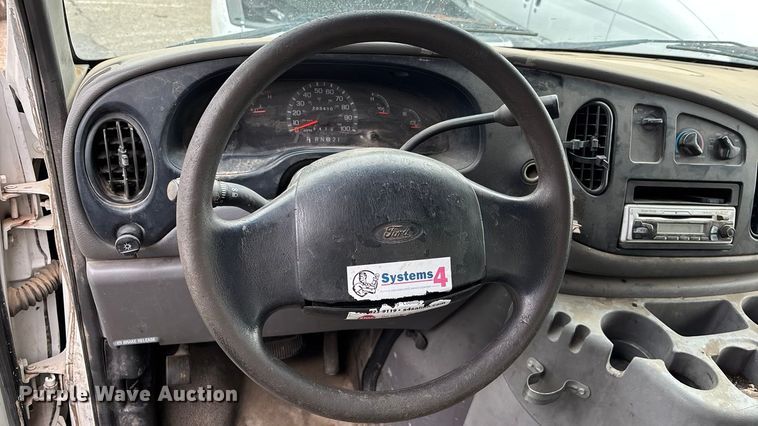 image for item FB0707 2002 Ford E350 box truck