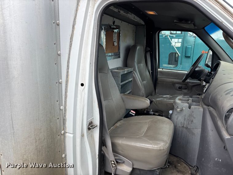 image for item FB0707 2002 Ford E350 box truck
