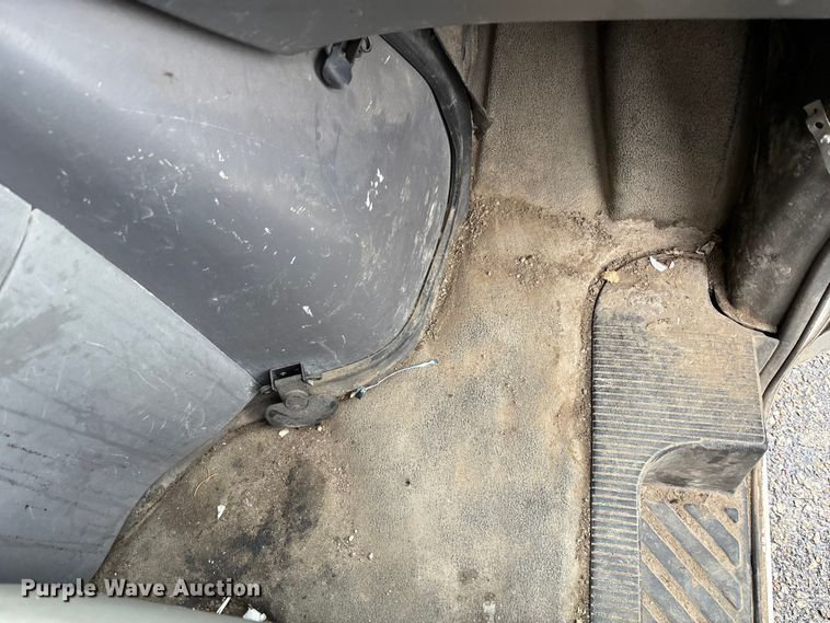 image for item FB0707 2002 Ford E350 box truck