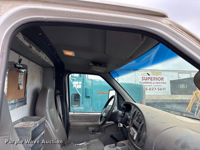 image for item FB0707 2002 Ford E350 box truck