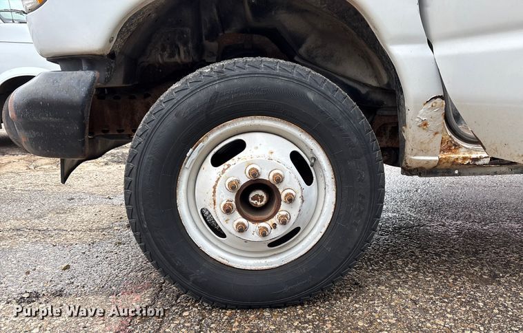 image for item FB0707 2002 Ford E350 box truck