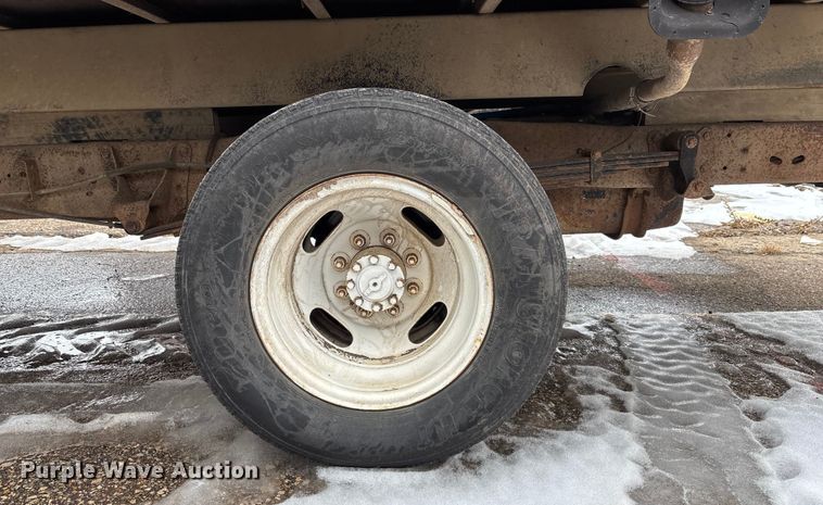 image for item FB0707 2002 Ford E350 box truck