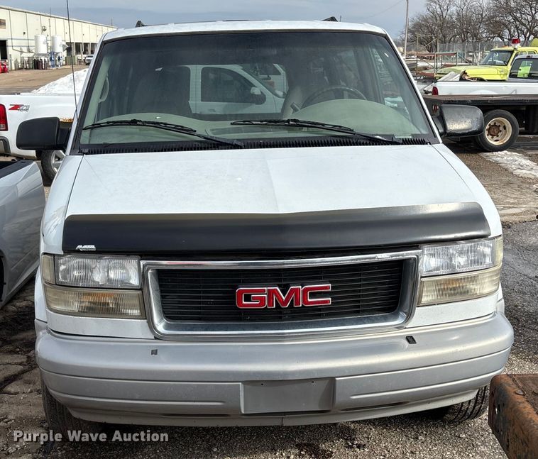 image for item FB0710 2000 GMC Safari van