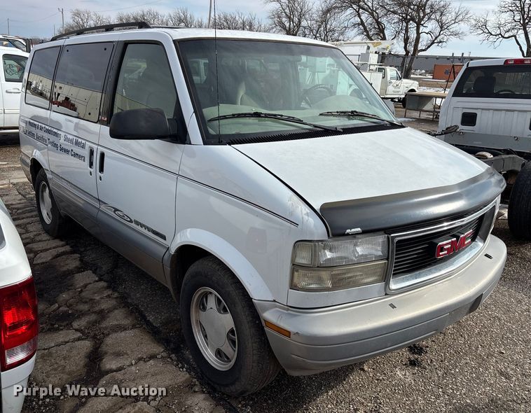 image for item FB0710 2000 GMC Safari van